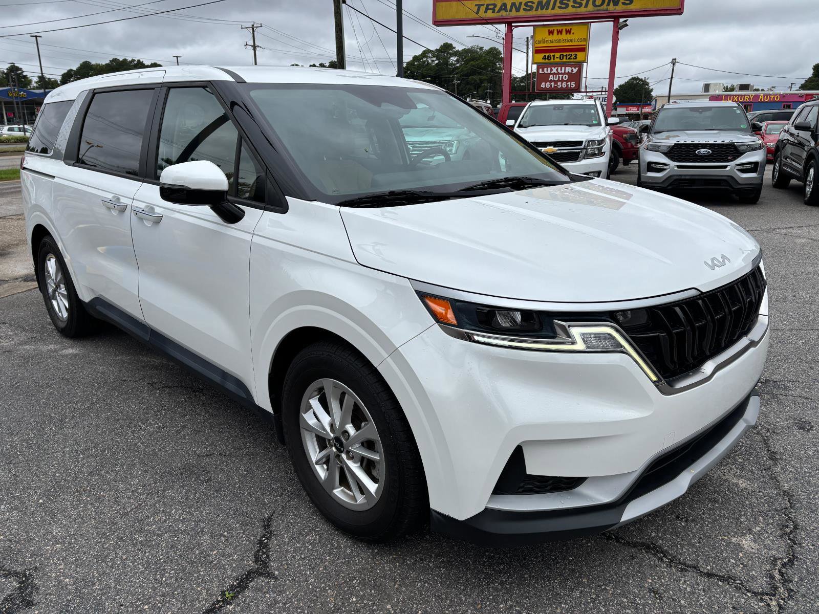 Used 2023 Kia Carnival LX image 7