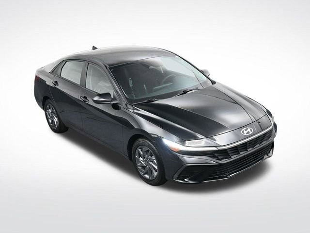 Used 2024 Hyundai Elantra SEL image 21
