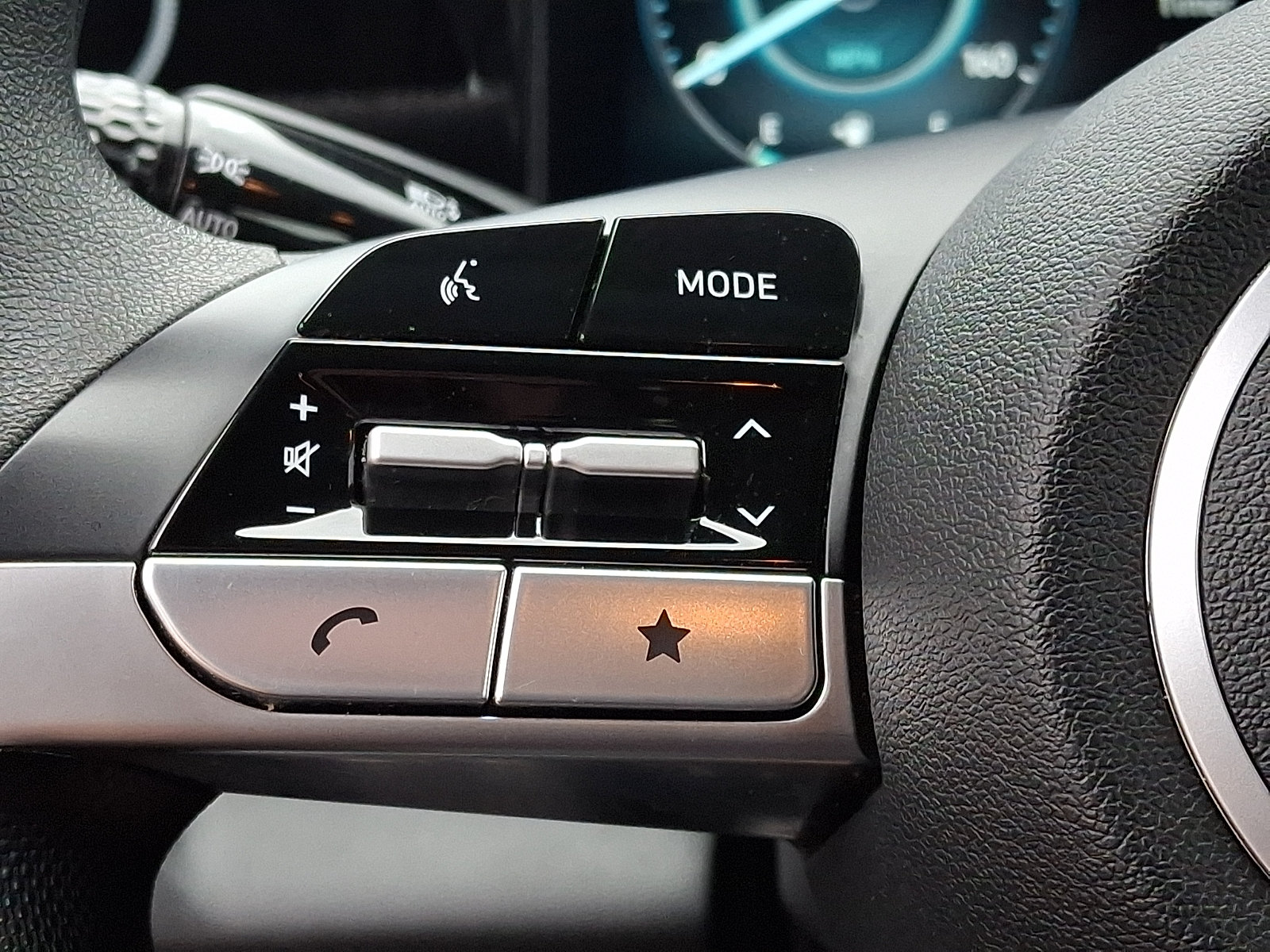 Used 2024 Hyundai Elantra SEL FWD image 23