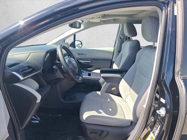 Used 2022 Toyota Sienna LE w/ LE Plus Package FWD image 16