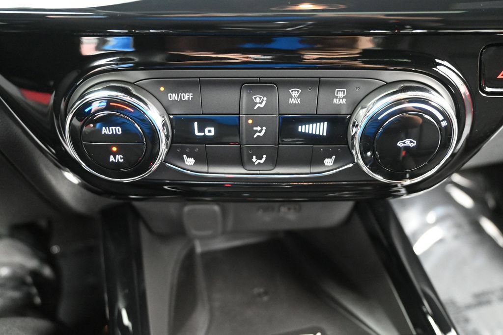 Used 2026 Chevrolet Trax RS w/ Sunroof Package FWD image 20