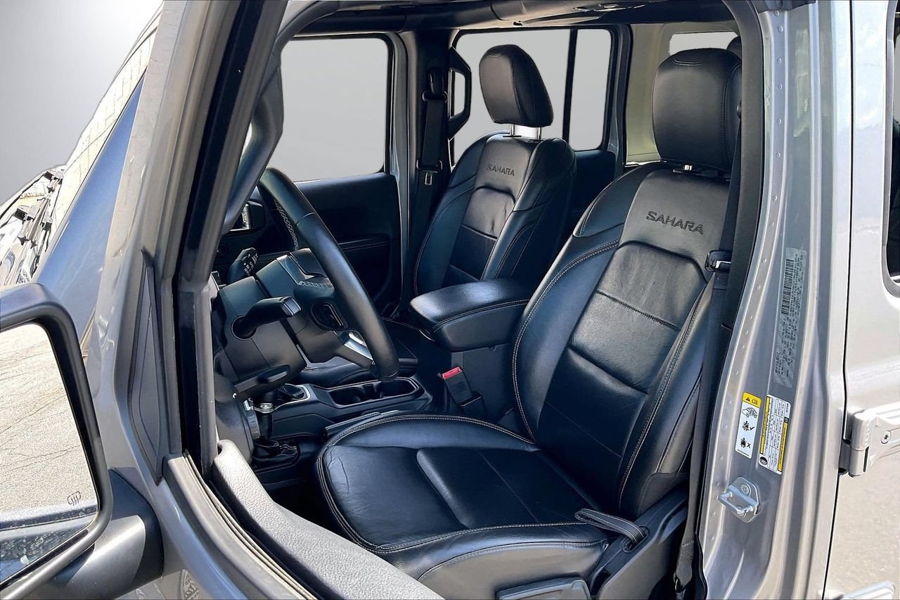 Certified 2018 Jeep Wrangler Unlimited Sahara AWD/4WD image 22