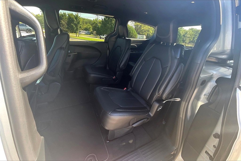New 2026 Chrysler Pacifica Select image 10