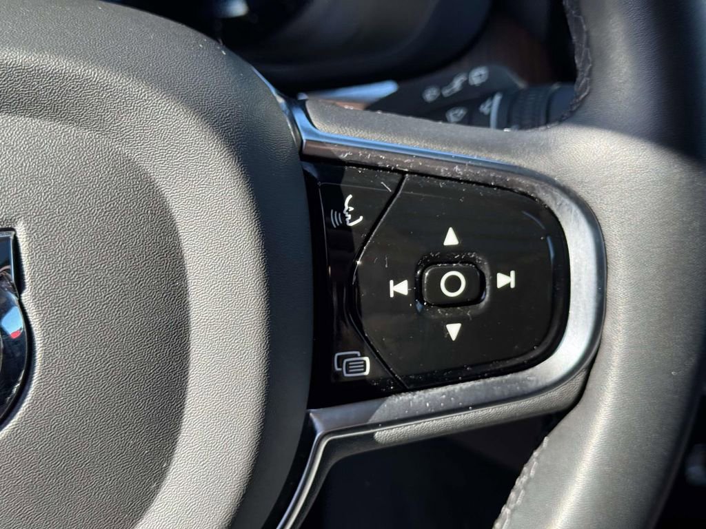 Certified 2023 Volvo XC60 B5 Plus image 20
