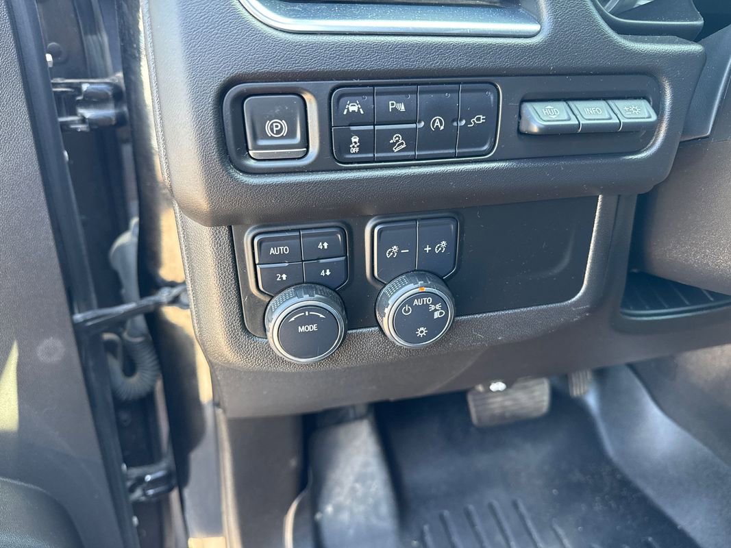 Used 2021 Chevrolet Suburban High Country image 13