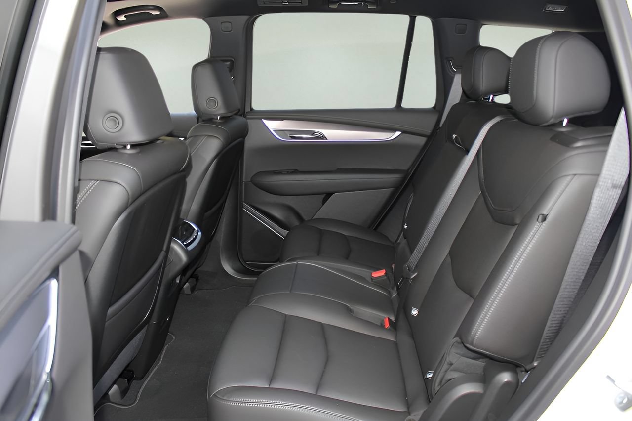 New 2025 Cadillac XT6 Luxury FWD image 12