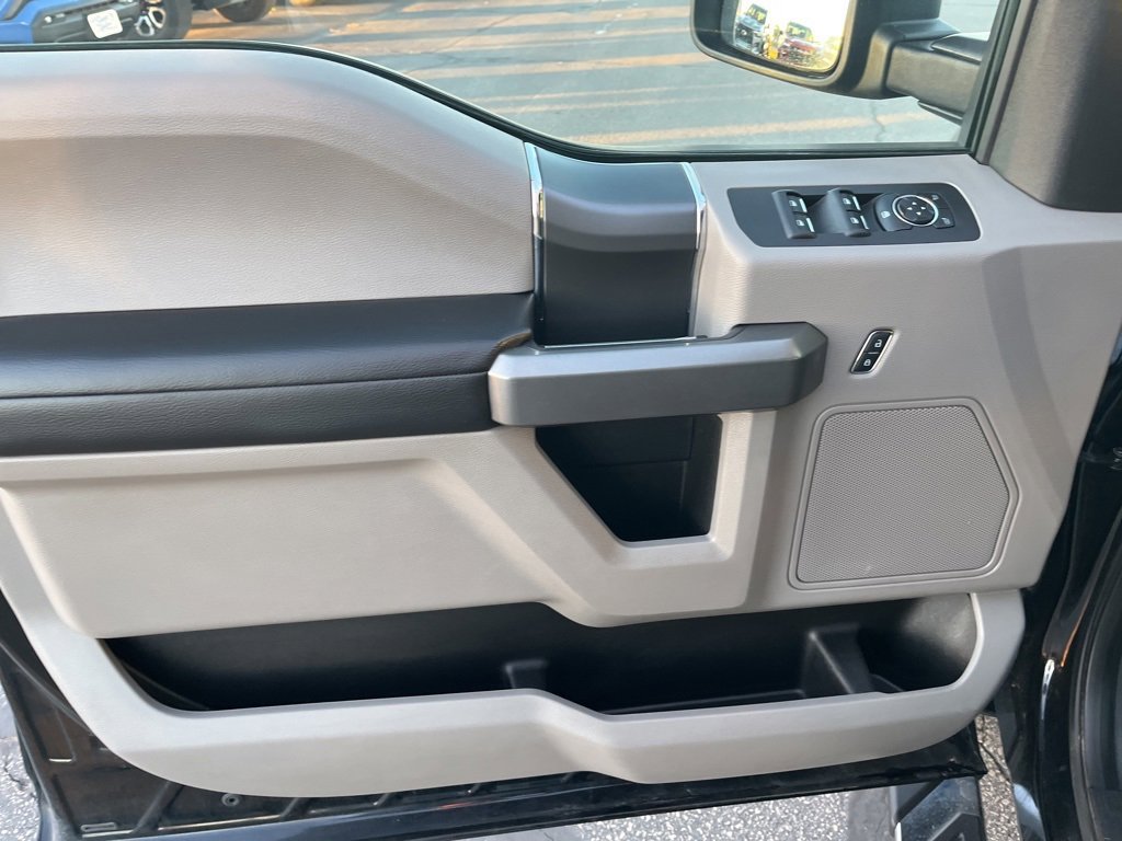 Used 2016 Ford F150 XLT w/ Equipment Group 302A Luxury image 10