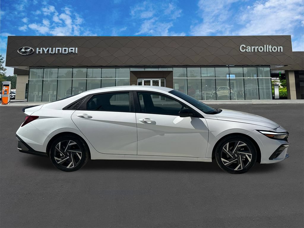 Certified 2025 Hyundai Elantra Sport FWD image 4
