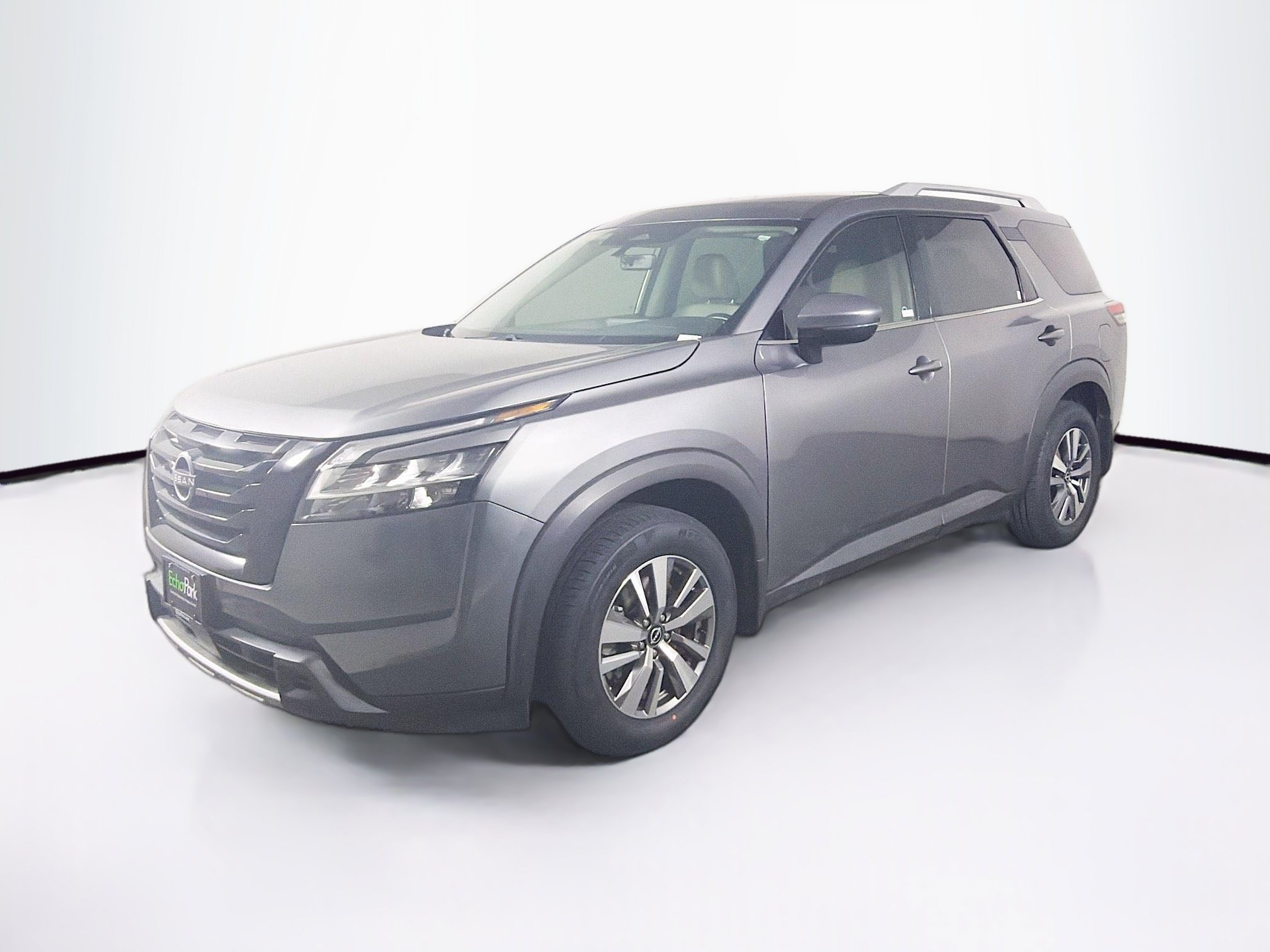 Used 2023 Nissan Pathfinder SL w/ Lighting Package (N92) FWD image 3