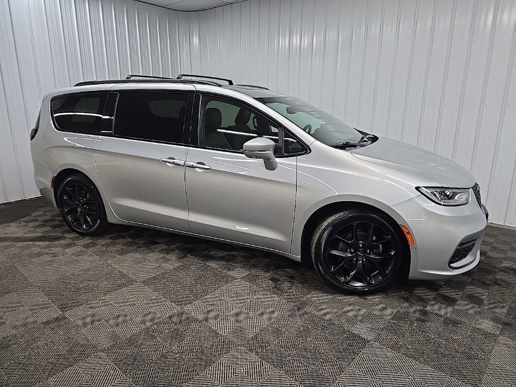 Used 2022 Chrysler Pacifica Limited w/ S Appearance Package image 1