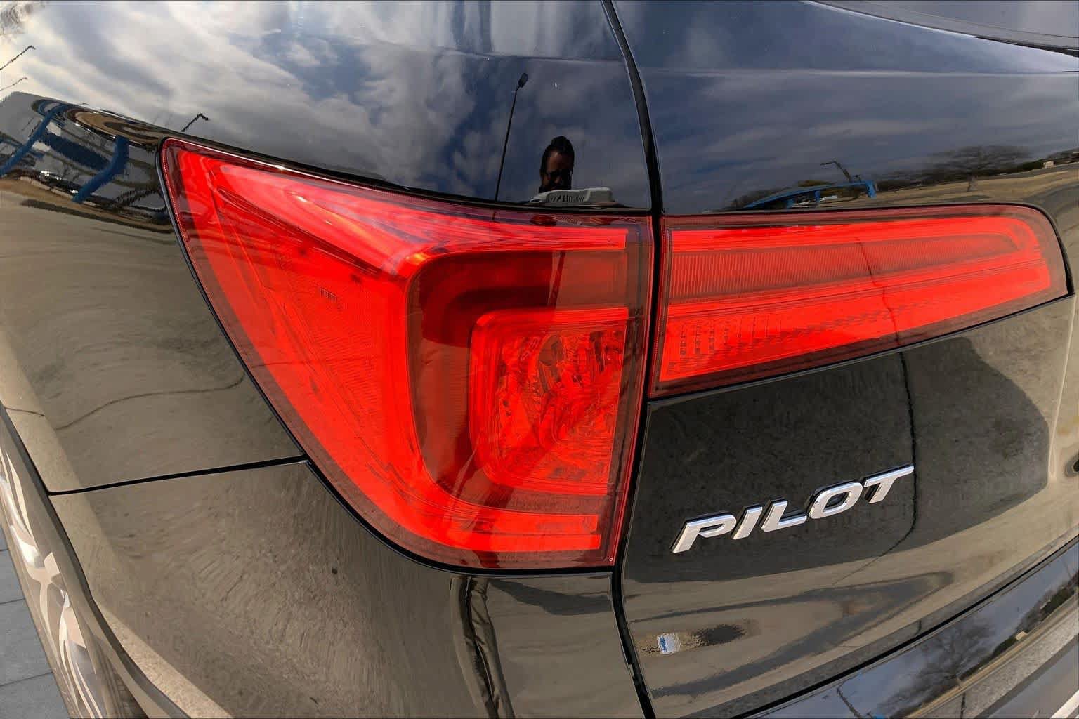 Certified 2017 Honda Pilot Elite image 29