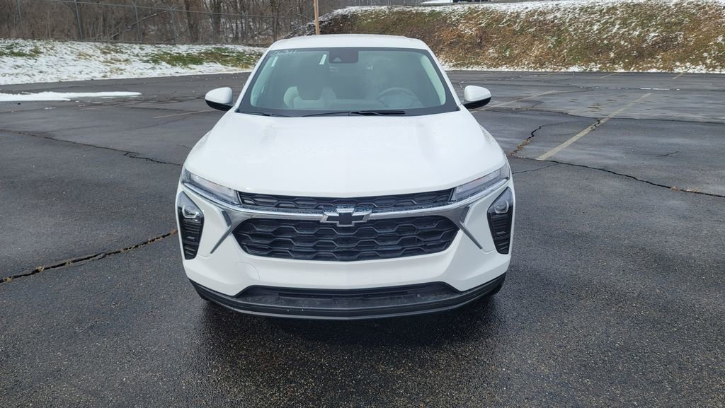 New 2026 Chevrolet Trax LS w/ LS Convenience Package image 4