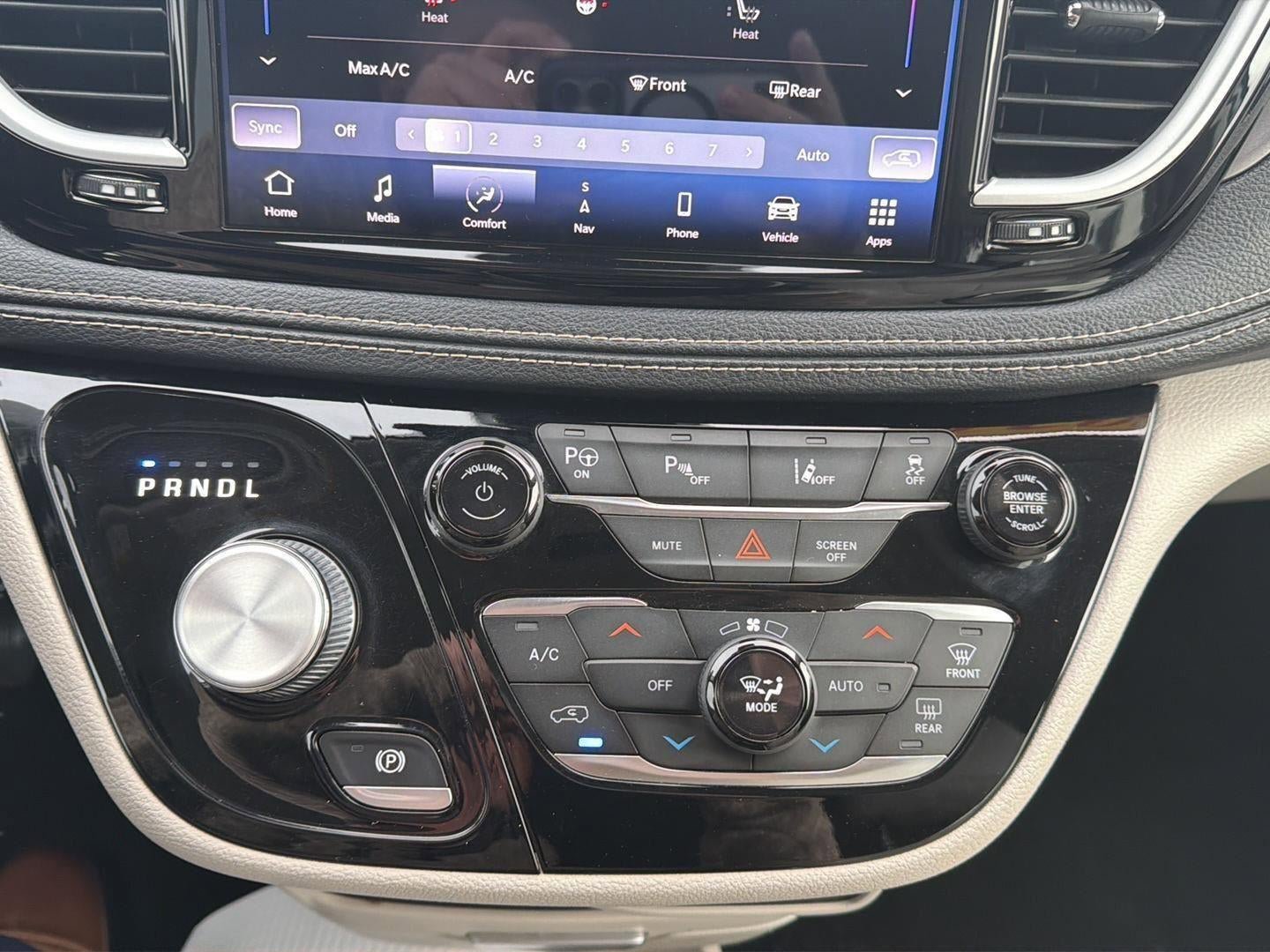 Used 2021 Chrysler Pacifica Touring-L FWD image 25