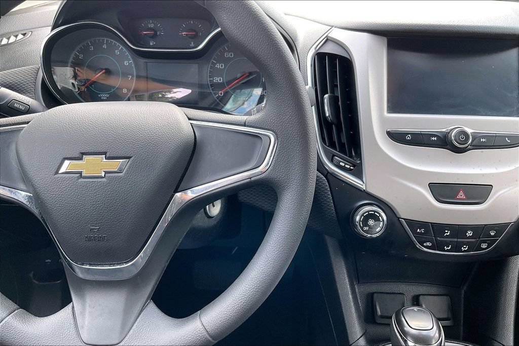 Used 2017 Chevrolet Cruze LS FWD image 22