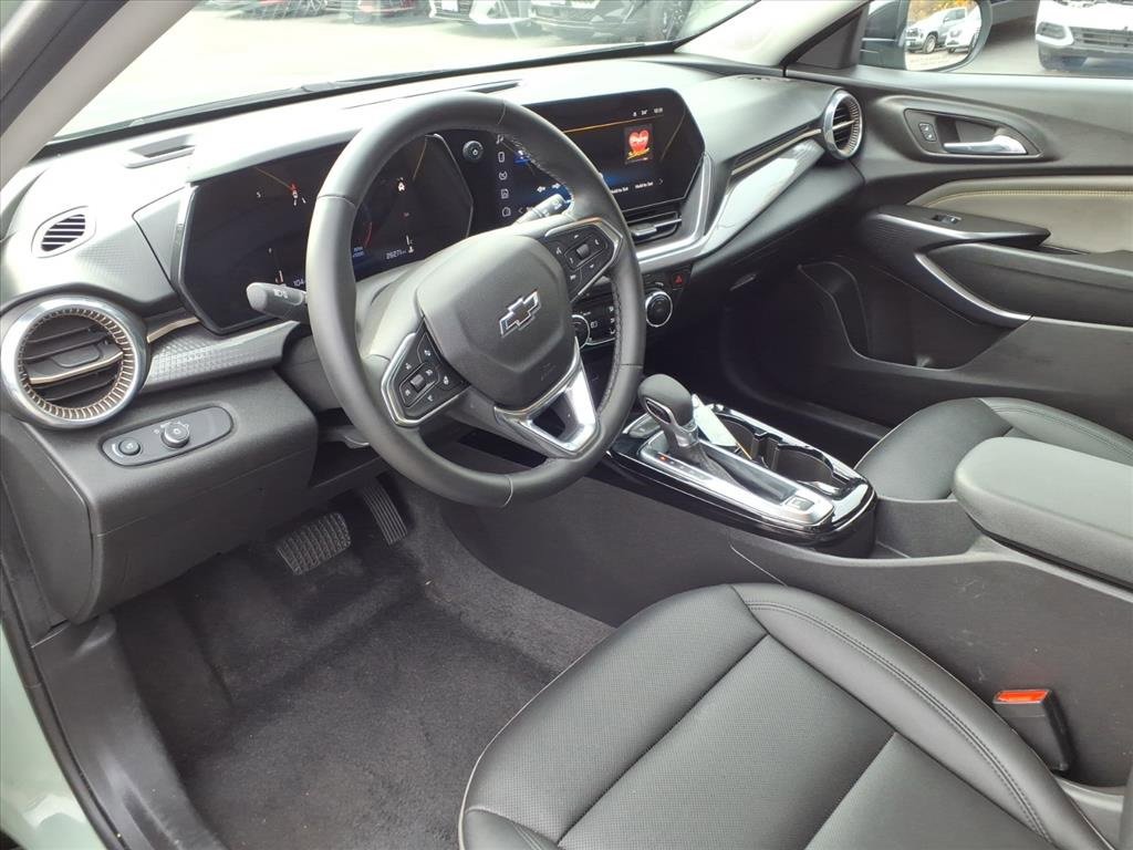 Used 2025 Chevrolet Trax ACTIV w/ Sunroof Package image 13