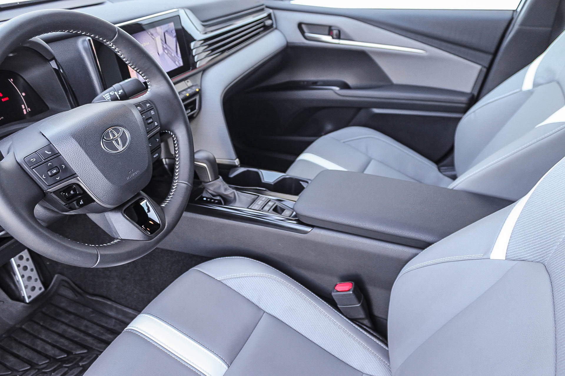 Used 2025 Toyota Camry SE image 18