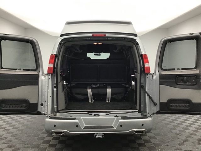 Used 2023 GMC Savana 2500 image 6