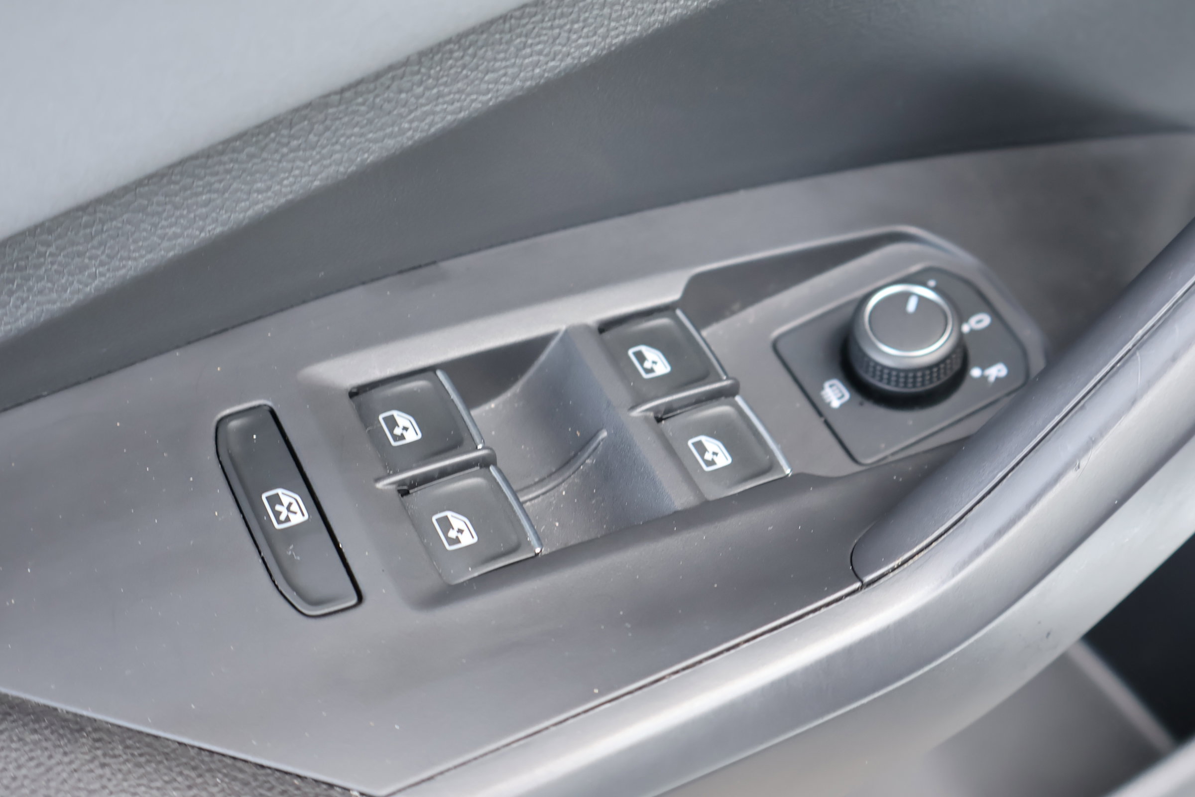 Used 2025 Volkswagen Jetta SE w/ Sunroof Package image 15