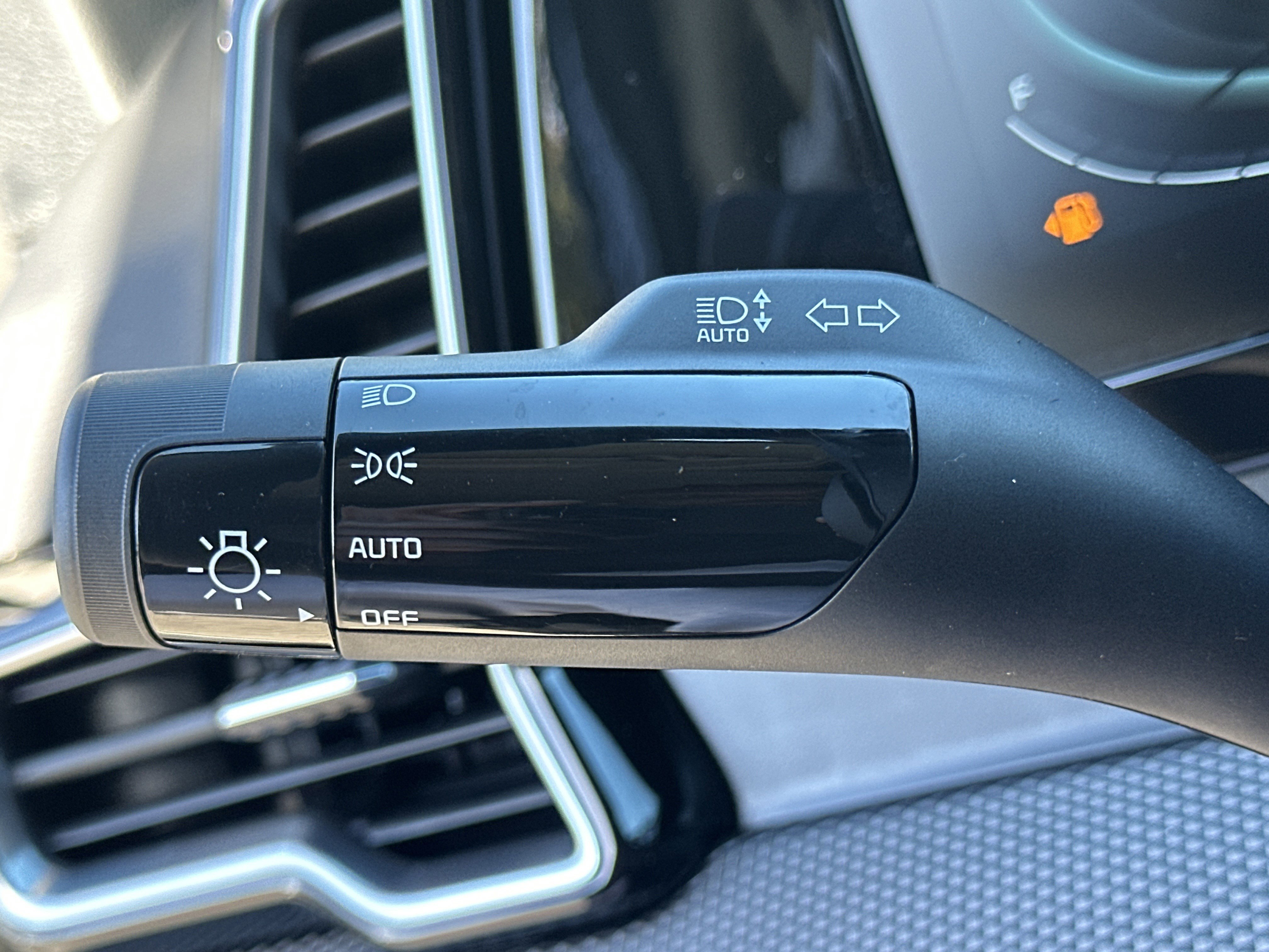 New 2025 Kia Sportage LX image 12