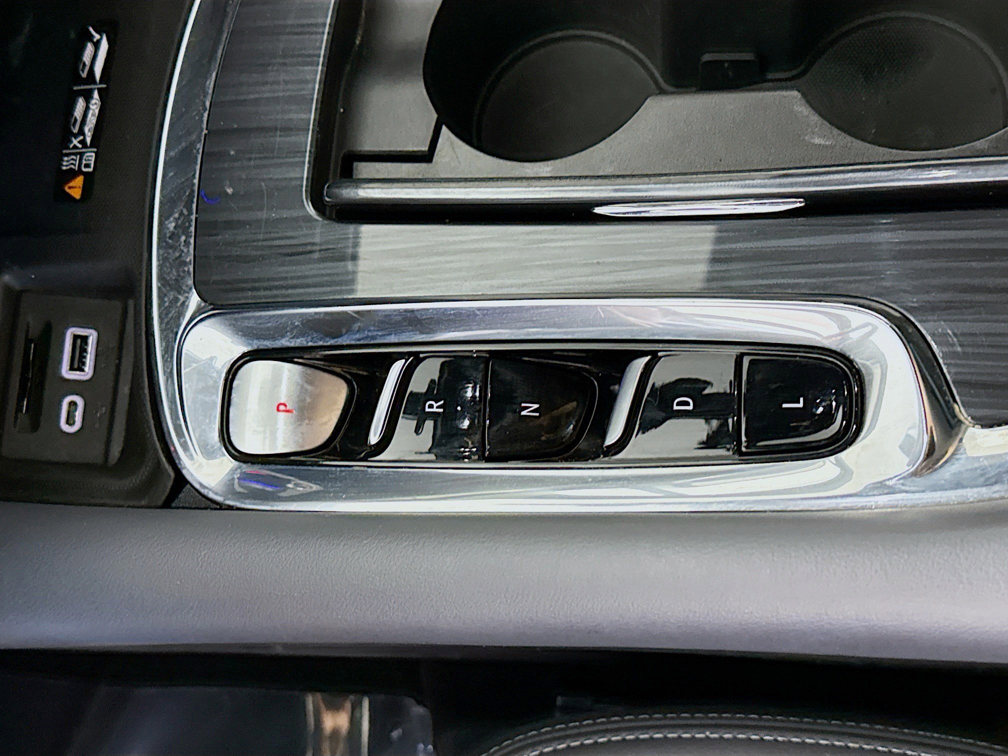 Used 2023 Buick Enclave Essence image 20