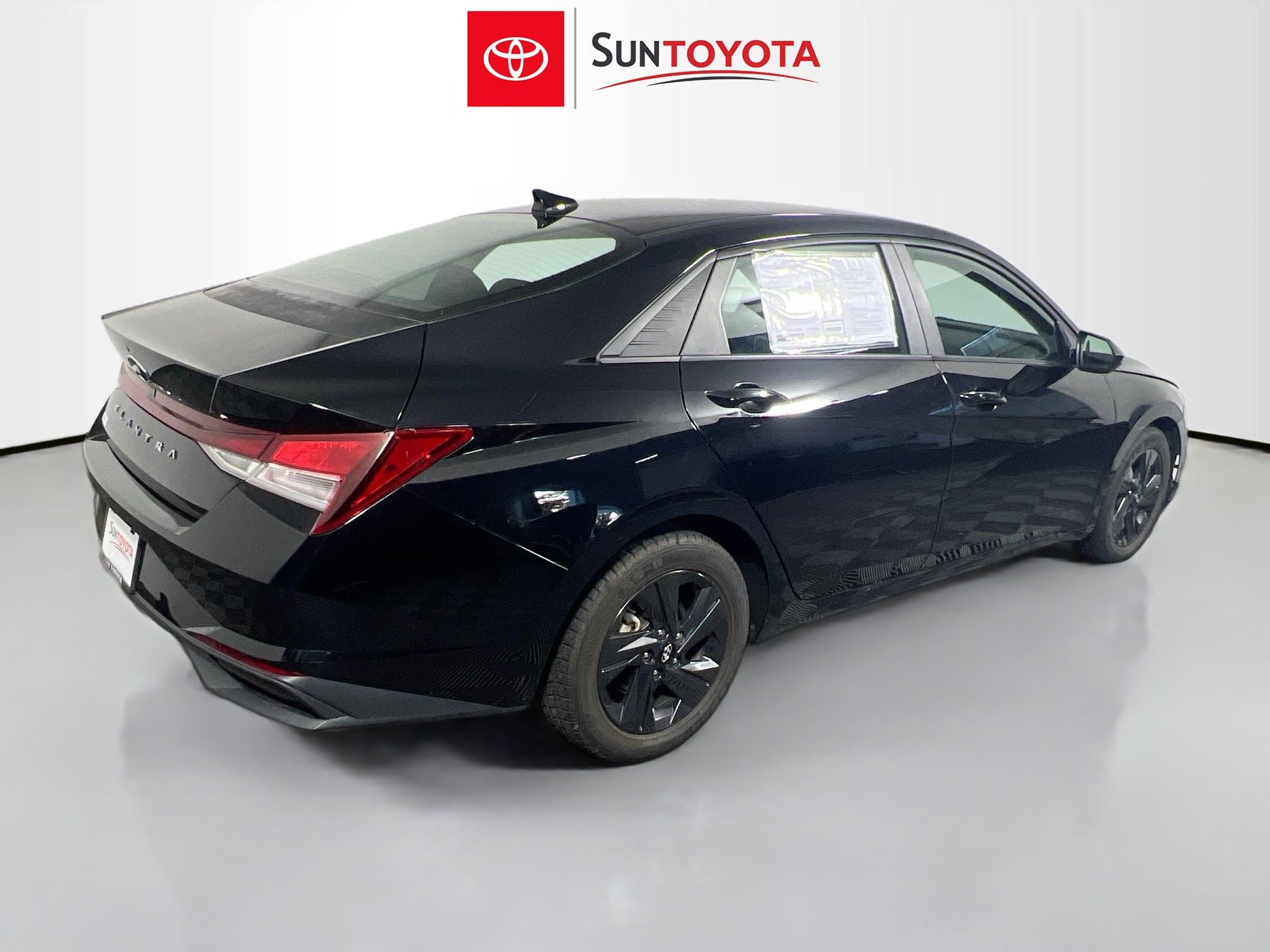 Used 2022 Hyundai Elantra SEL w/ Cargo Package FWD image 2