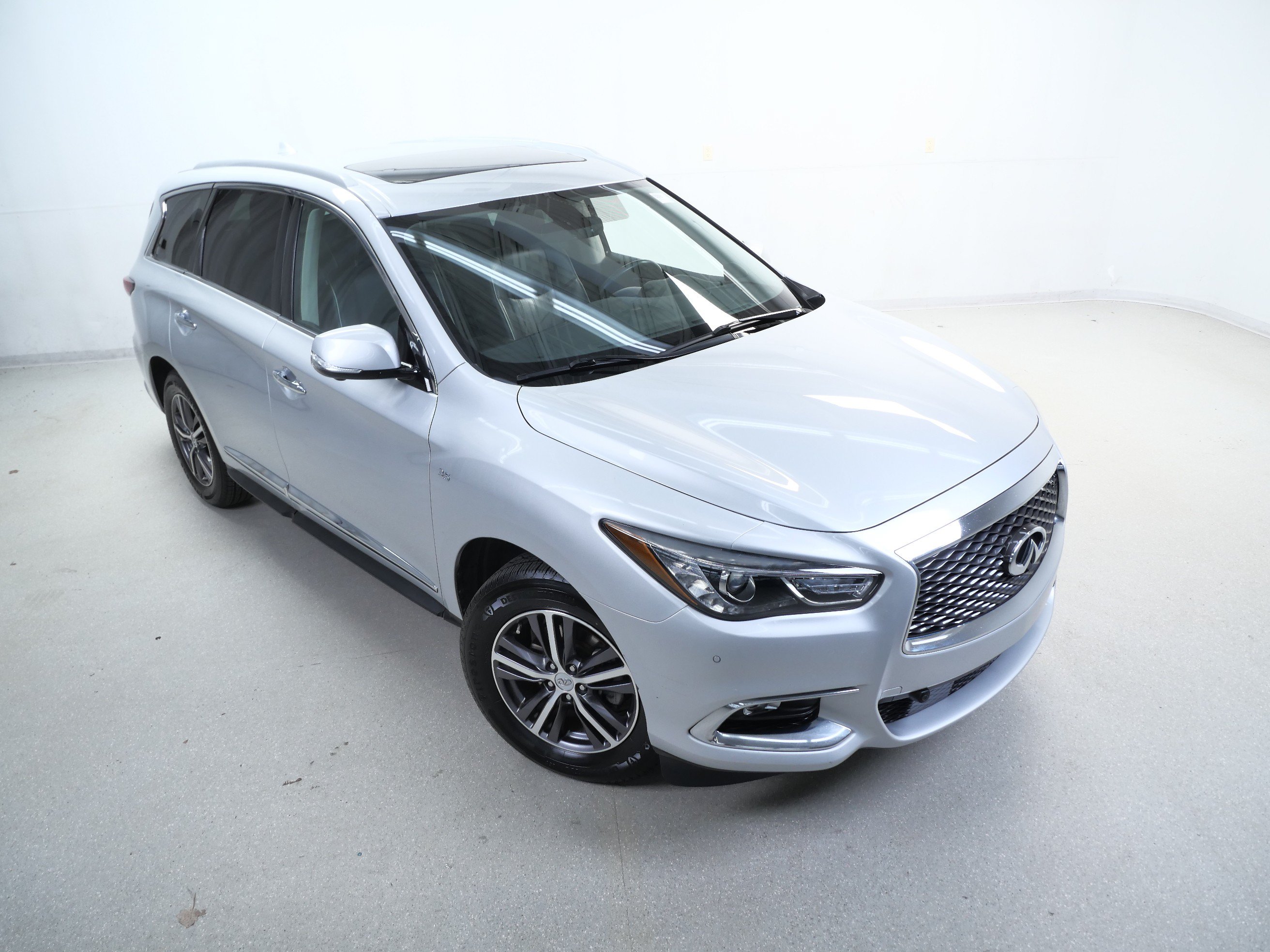 Used 2018 INFINITI QX60 FWD w/ Premium Plus Package image 4