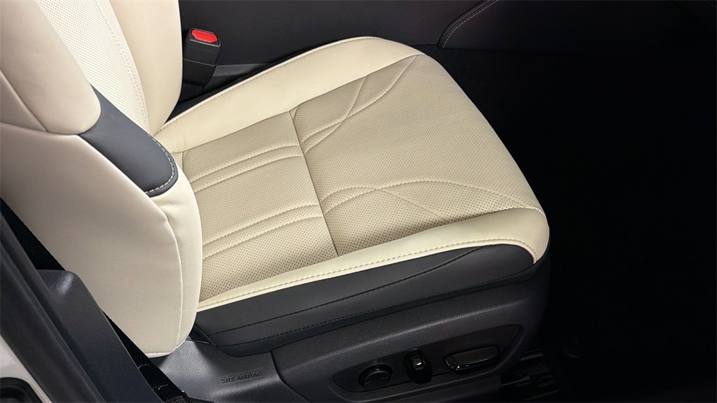 Certified 2025 Lexus ES 350 Ultra Luxury w/ Accessory Package (Z2) image 11