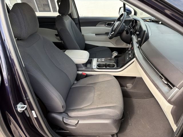 Used 2023 Kia Carnival LX FWD image 26