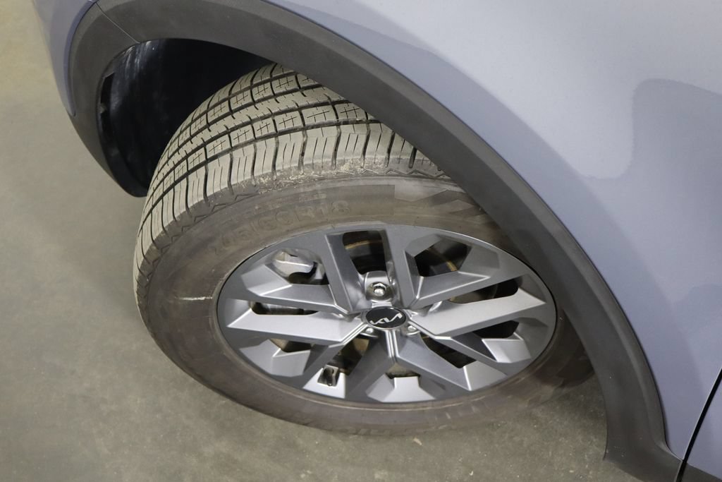 Used 2024 Kia Telluride LX FWD image 43