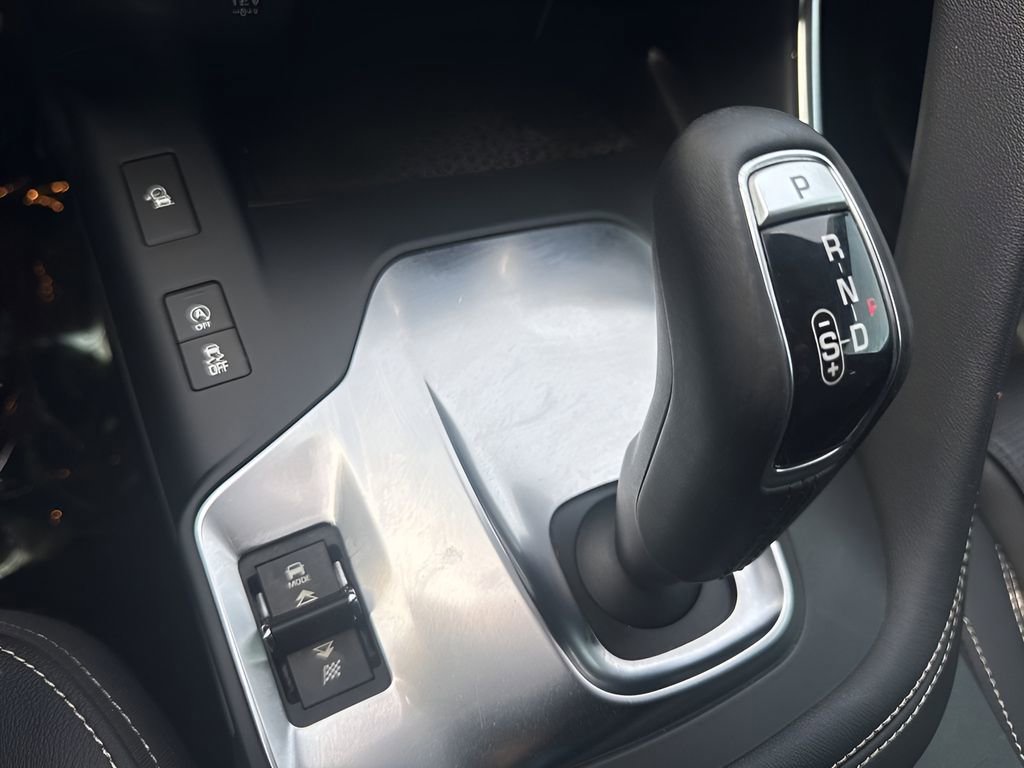 Used 2020 Jaguar E-PACE R-Dynamic SE image 23