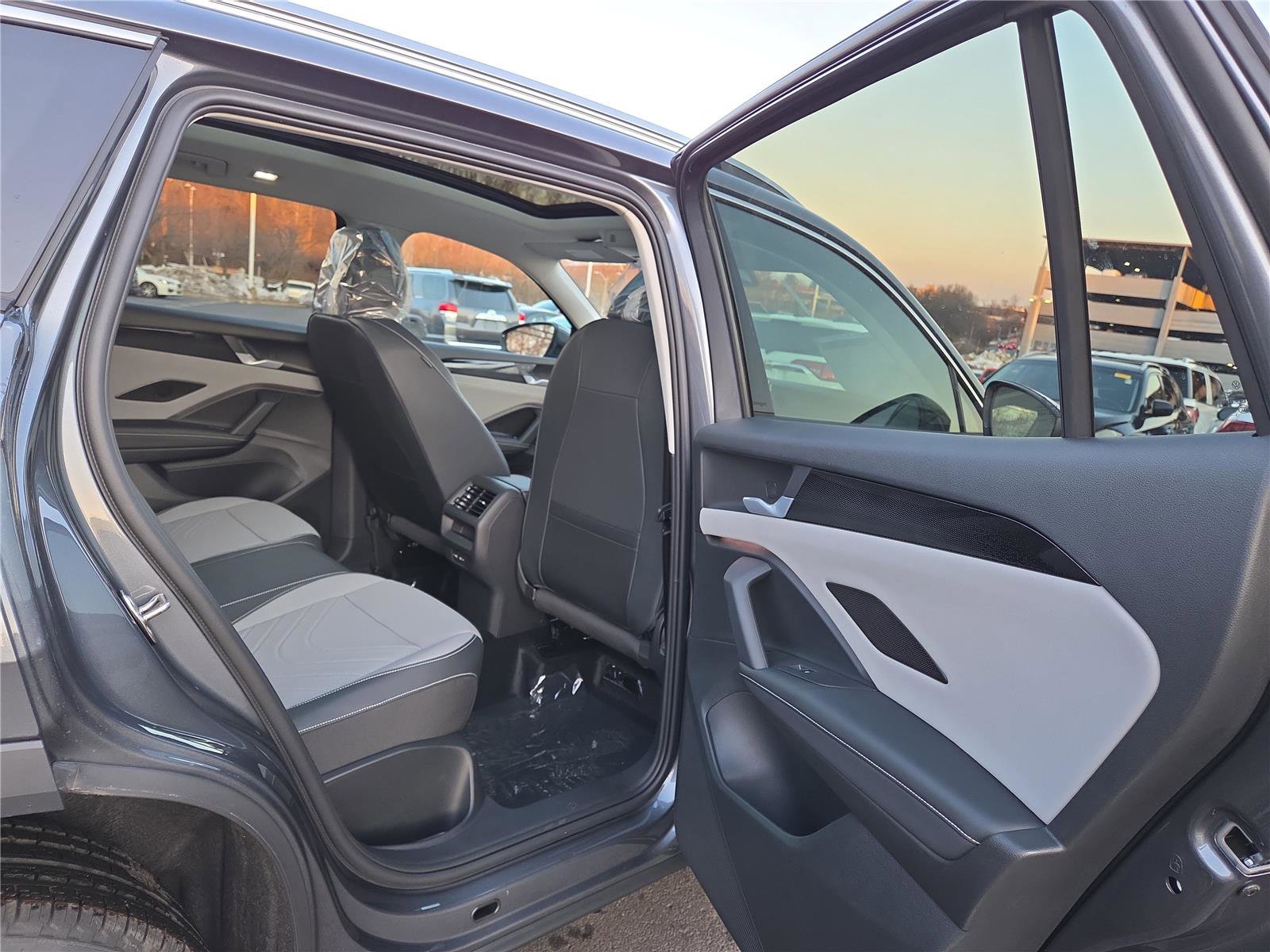 New 2026 Volkswagen Tiguan SE AWD/4WD image 28