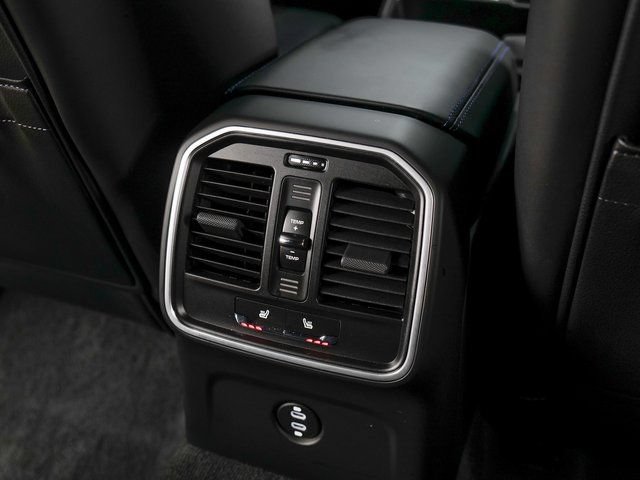 Certified 2026 Porsche Macan AWD/4WD image 25