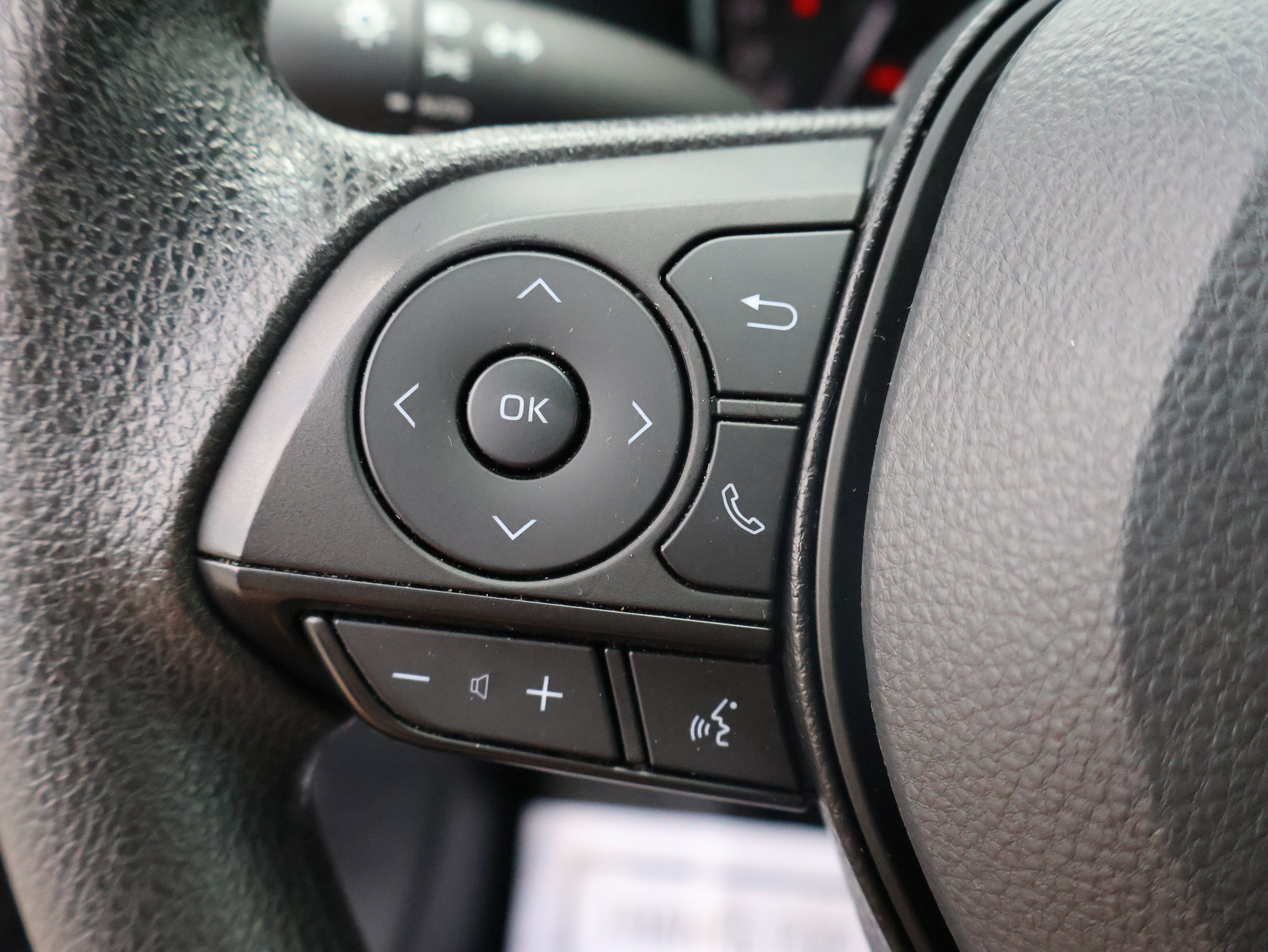 Used 2025 Toyota RAV4 XLE AWD/4WD image 36