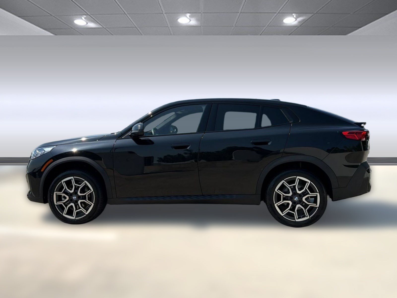 Used 2026 BMW X2 xDrive28i AWD/4WD image 2