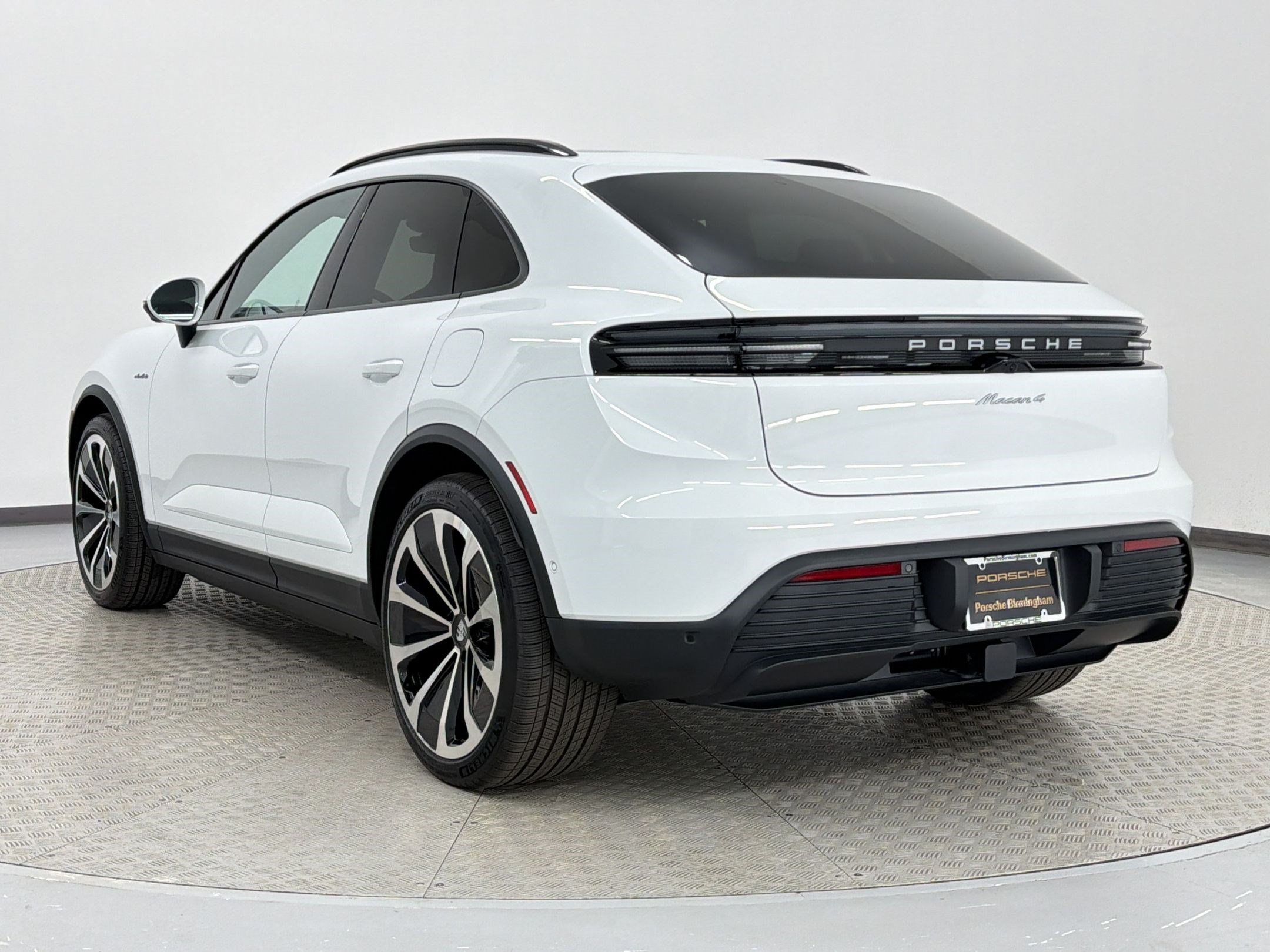 Used 2026 Porsche Macan 4 Electric AWD/4WD image 3