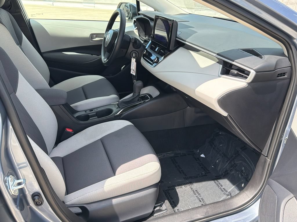Used 2025 Toyota Corolla LE FWD image 10