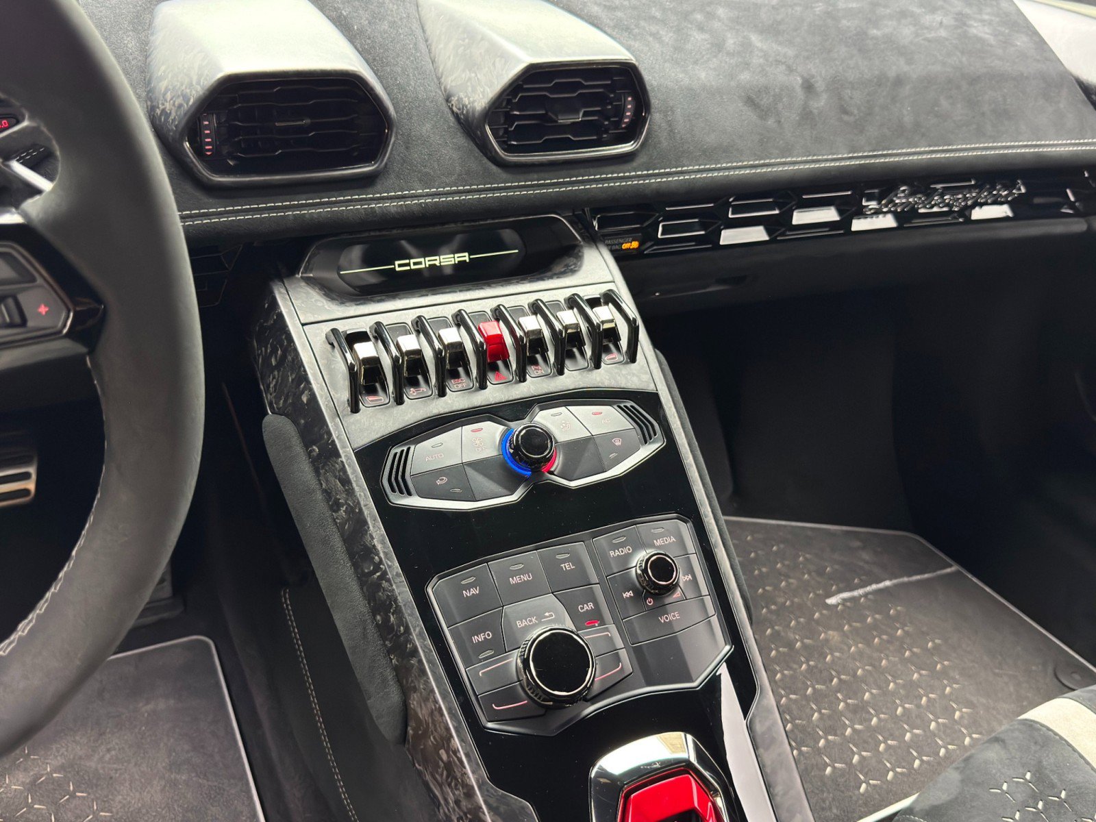 Used 2018 Lamborghini Huracan Performante image 32