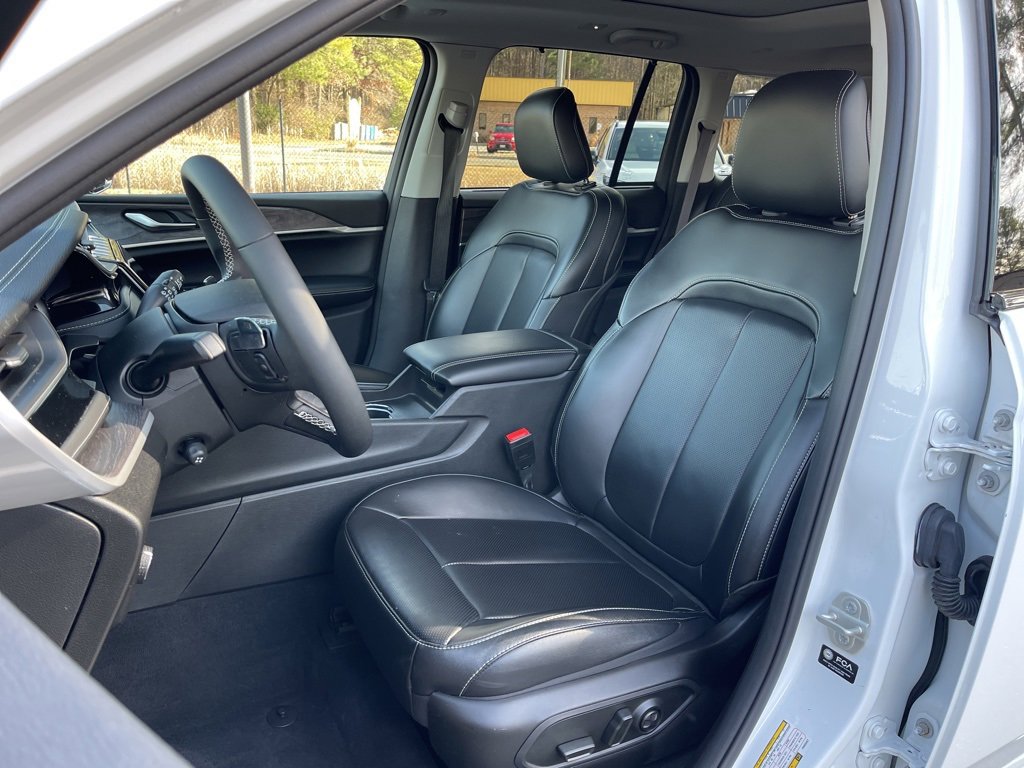 Used 2023 Jeep Grand Cherokee 30th Anniversary image 23