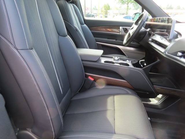 Used 2026 Cadillac Vistiq Sport w/ LPO, Floor Liner Package AWD/4WD image 38