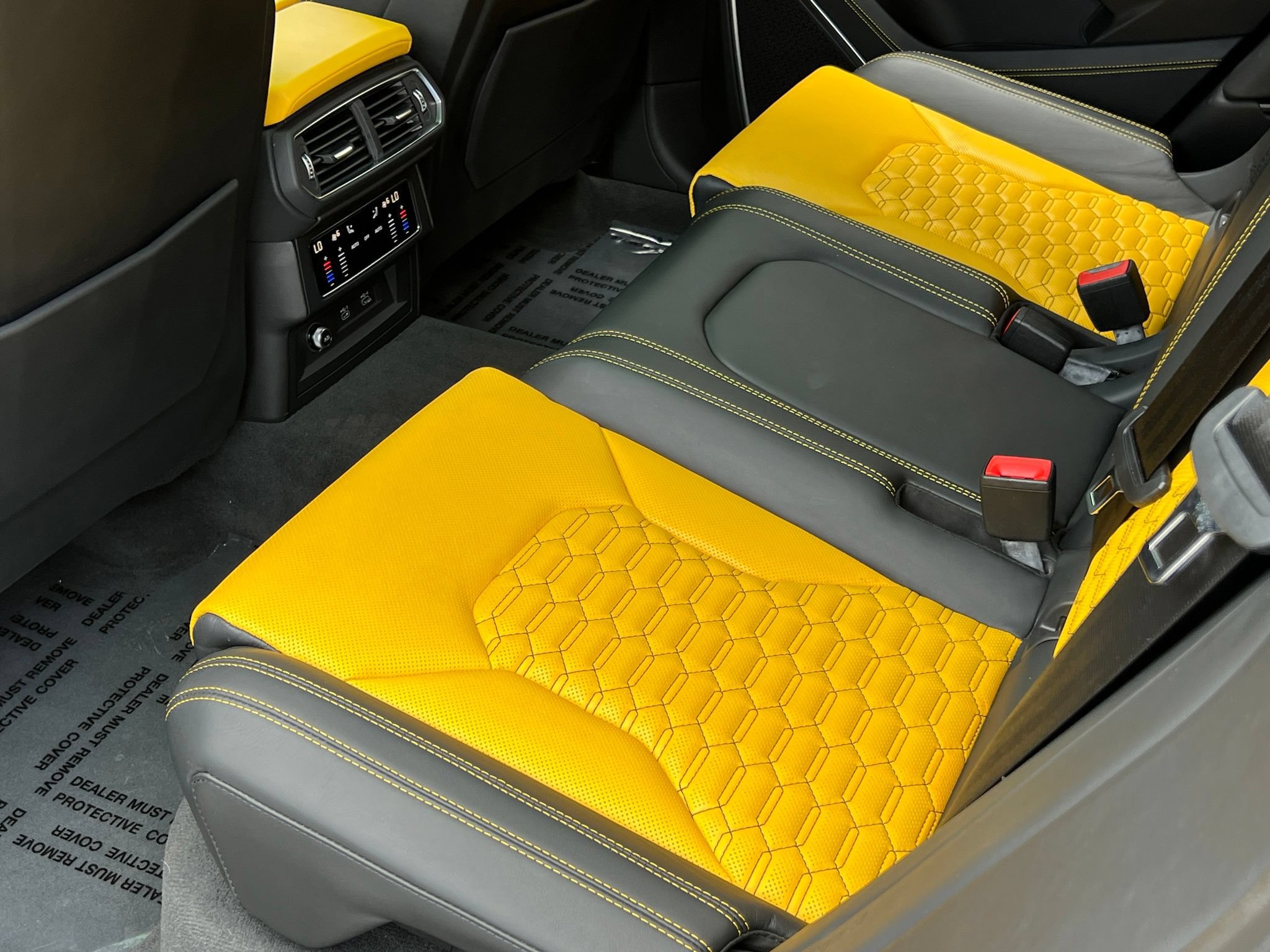 Used 2022 Lamborghini Urus AWD/4WD image 24