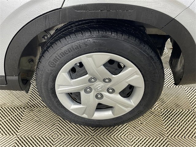 Used 2022 Hyundai Venue SE image 16