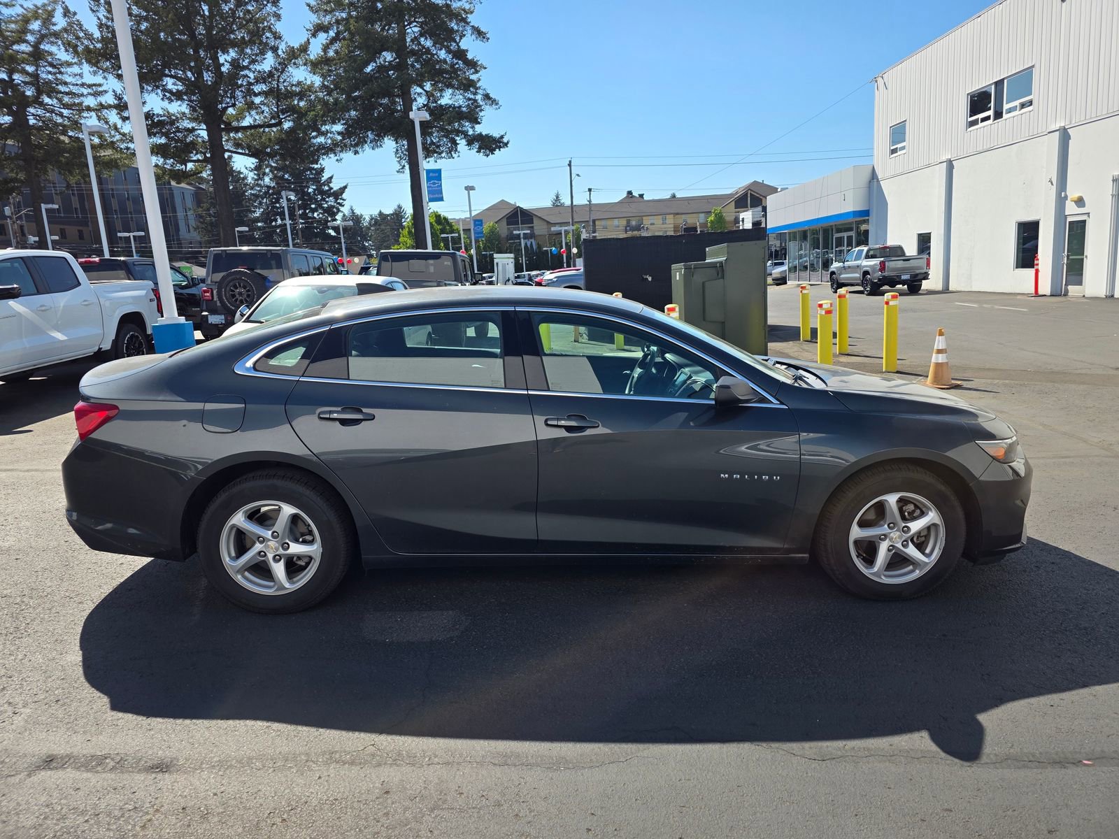 Used 2017 Chevrolet Malibu LS FWD image 4