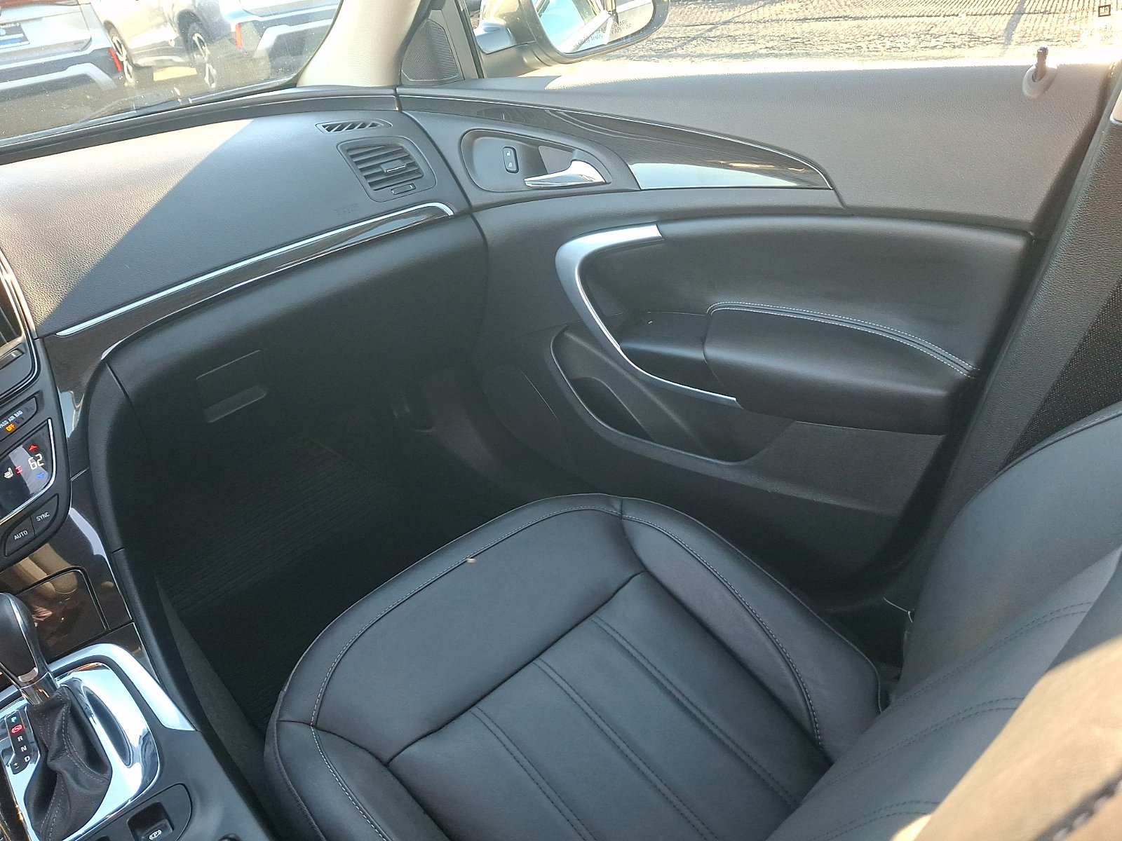 Used 2017 Buick Regal Sport Touring FWD image 12