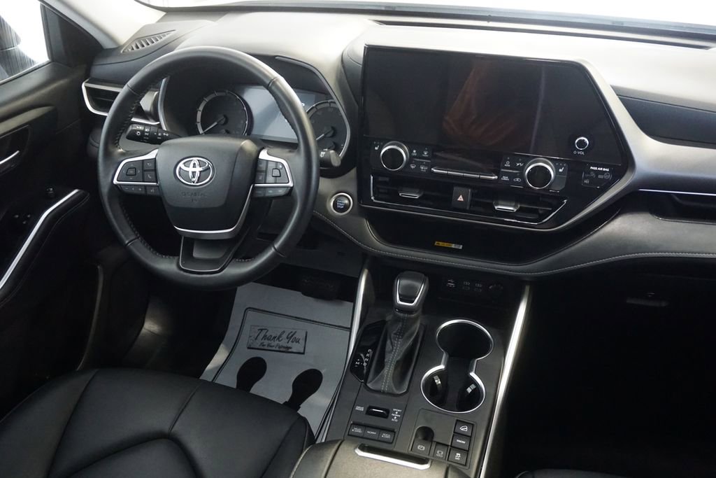 Certified 2024 Toyota Highlander XLE AWD/4WD image 30