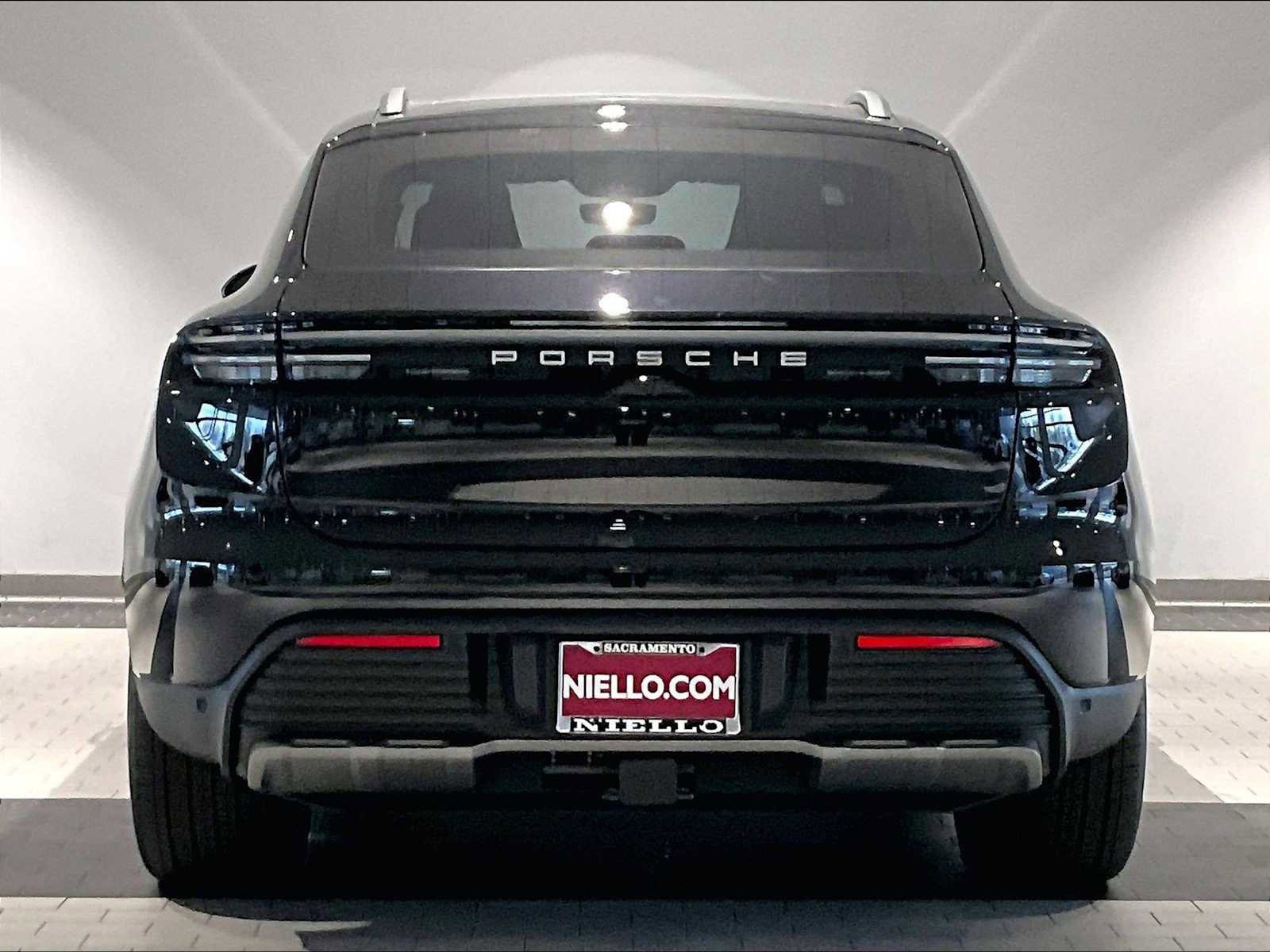 New 2026 Porsche Macan 4 Electric image 6