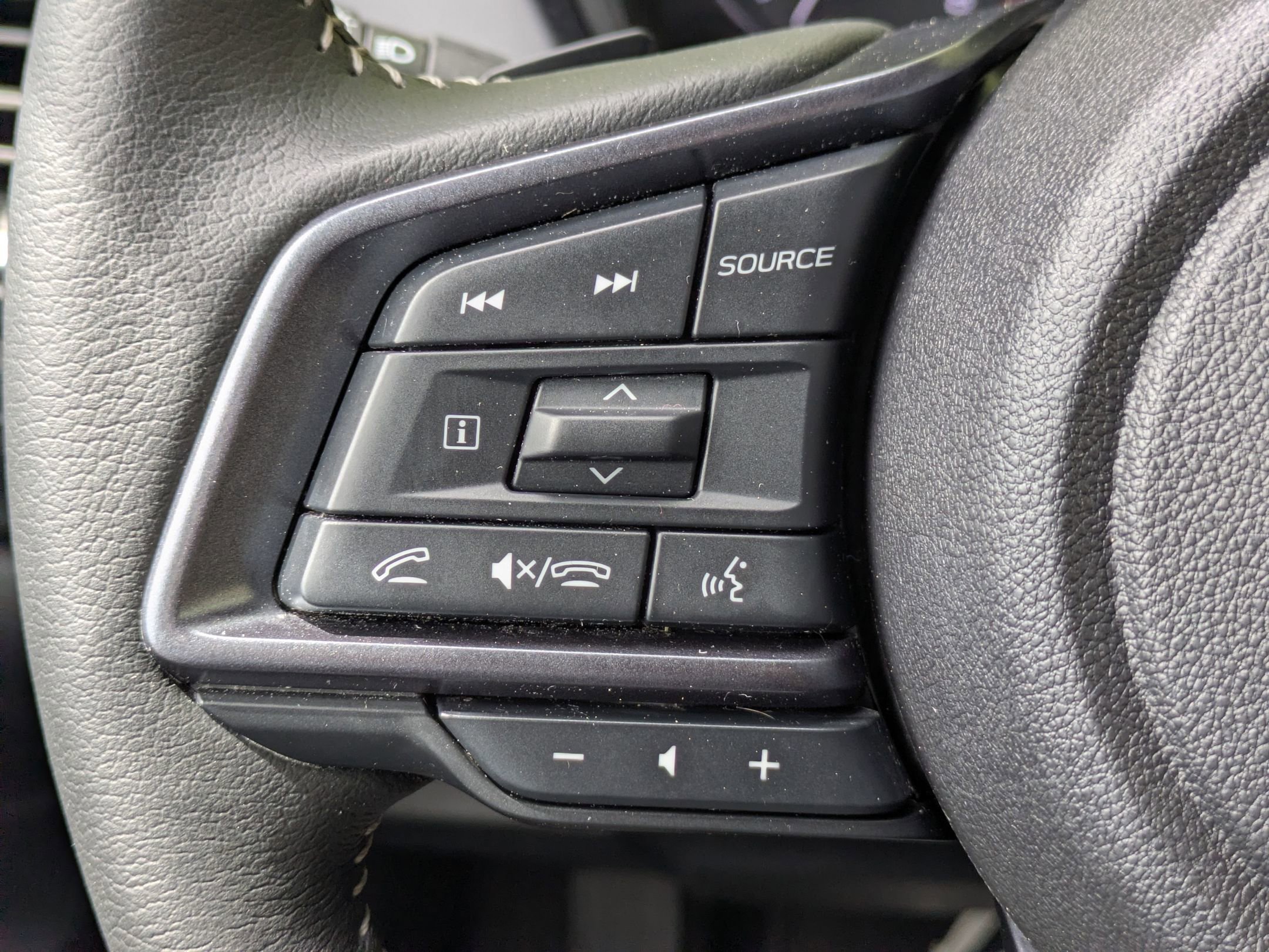 Used 2025 Subaru Forester Limited AWD/4WD image 17