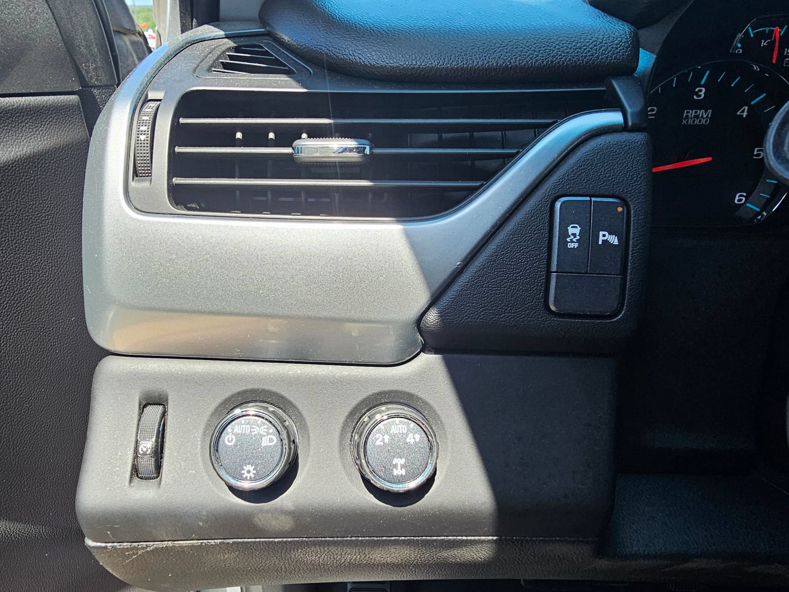 Used 2016 Chevrolet Tahoe LS AWD/4WD image 15