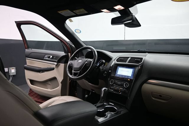 Used 2018 Ford Explorer XLT w/ Equipment Group 202A AWD/4WD image 47