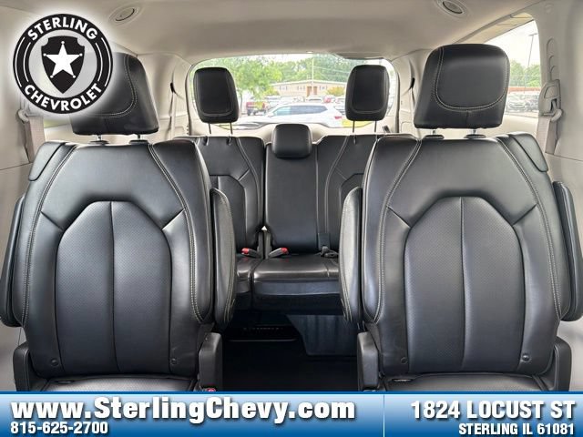Used 2023 Chrysler Pacifica Touring-L FWD image 13