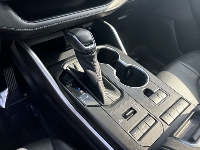 Used 2021 Toyota Highlander XLE image 19